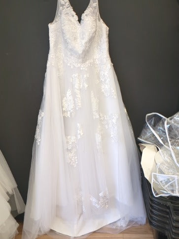 White Honey & Lace Wedding Dress, 18