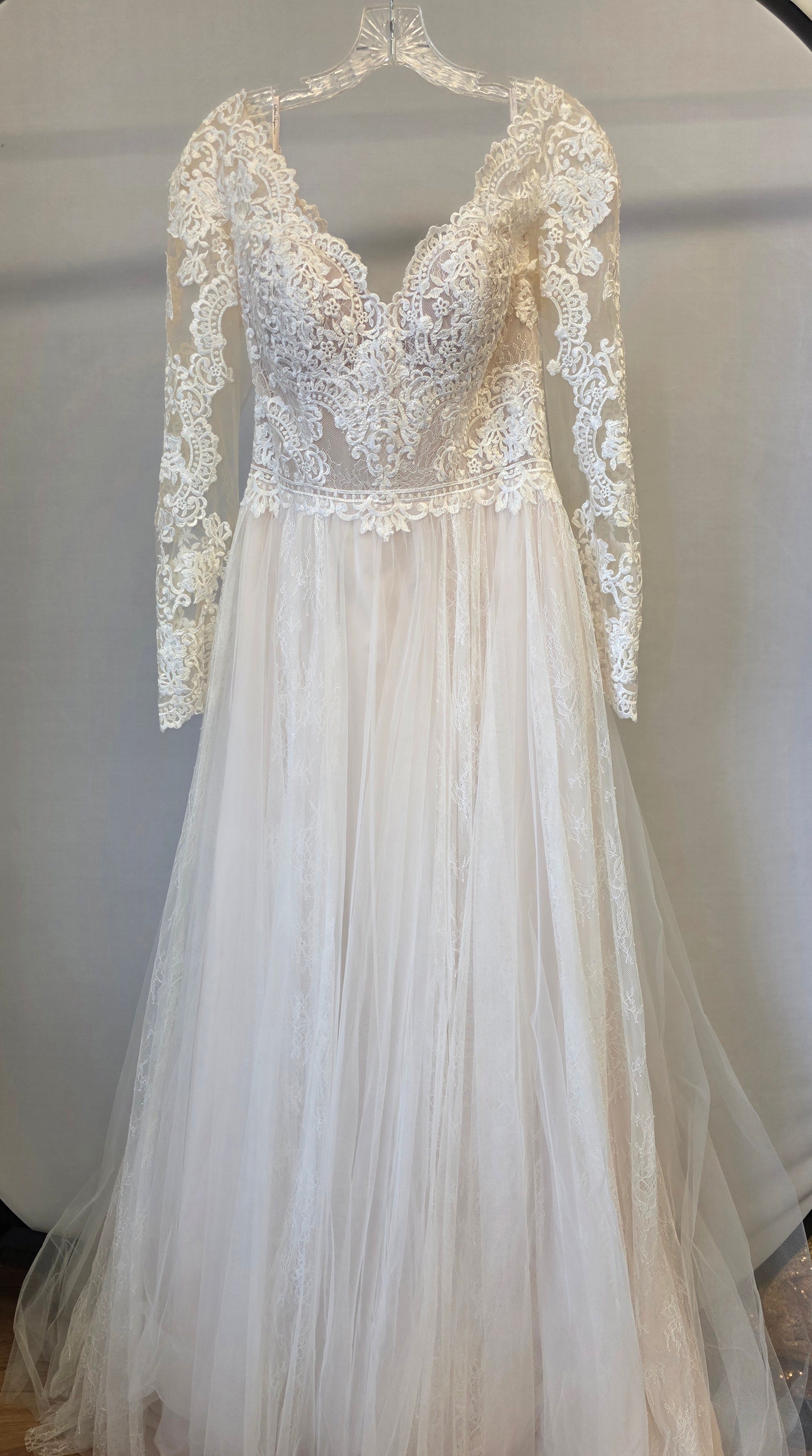 Wedding Wedding Dresses Allure Bridal 12 Ivory/Sand 20R656