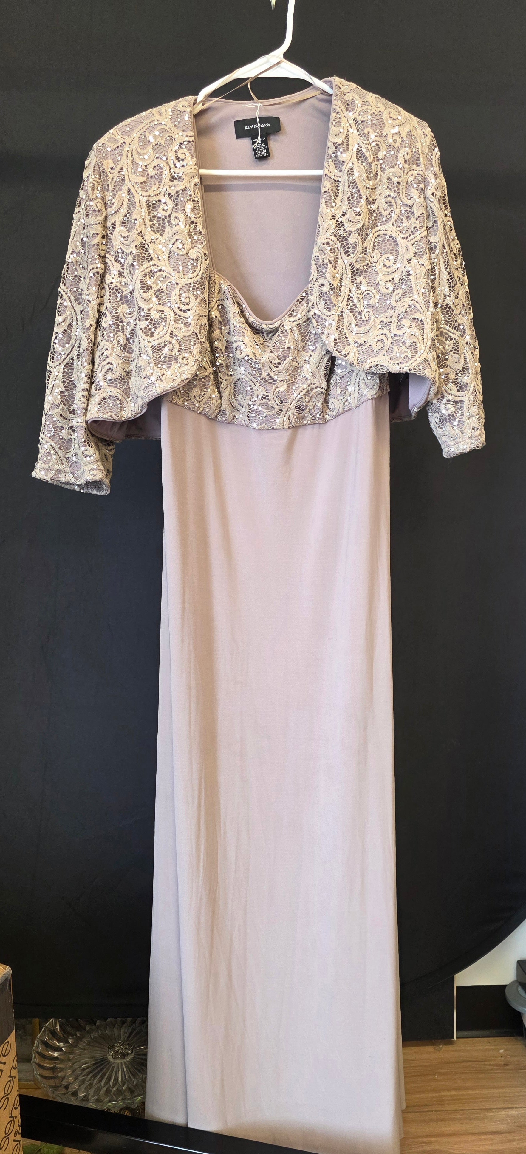 Beige R & M Richards Mother, 16