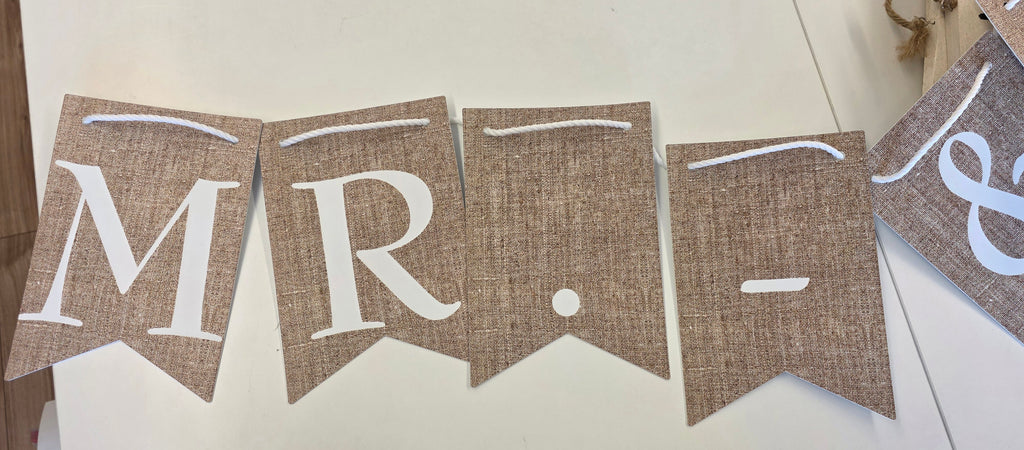 Burlap / White / Mr & Mrs Banner