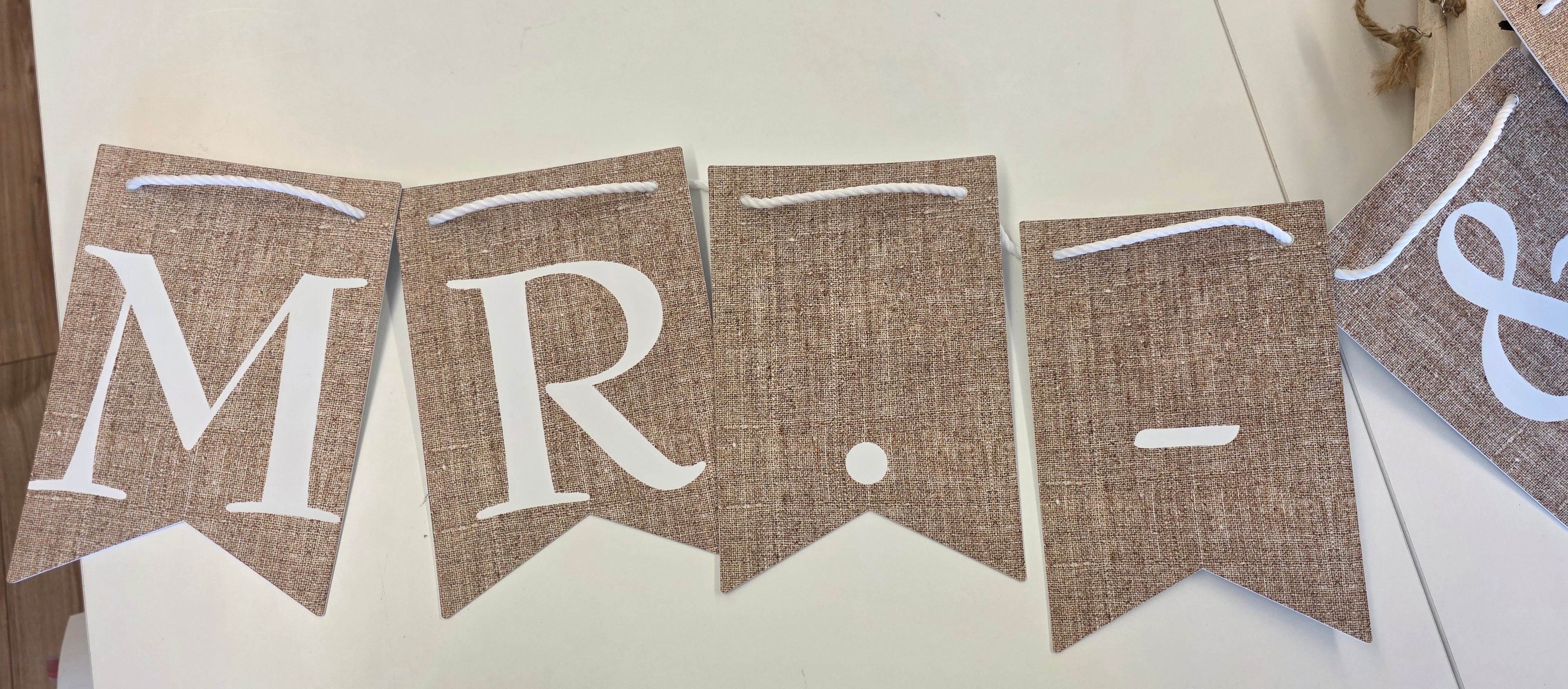 Burlap / White / Mr & Mrs Banner