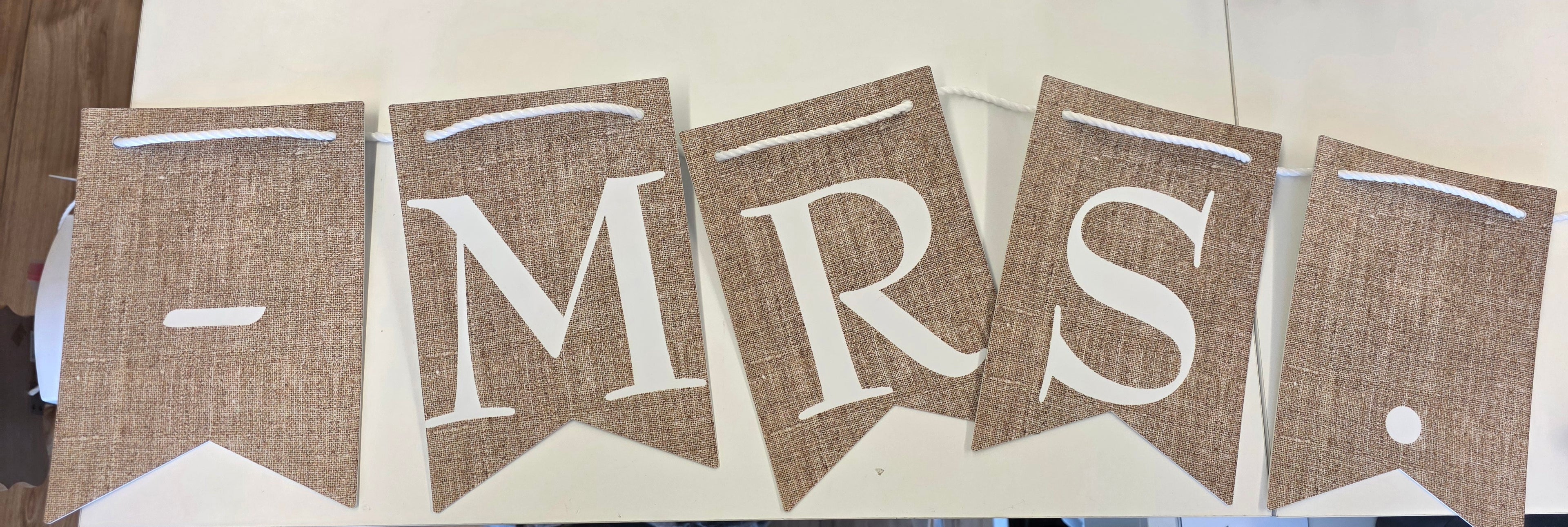 Burlap / White / Mr & Mrs Banner