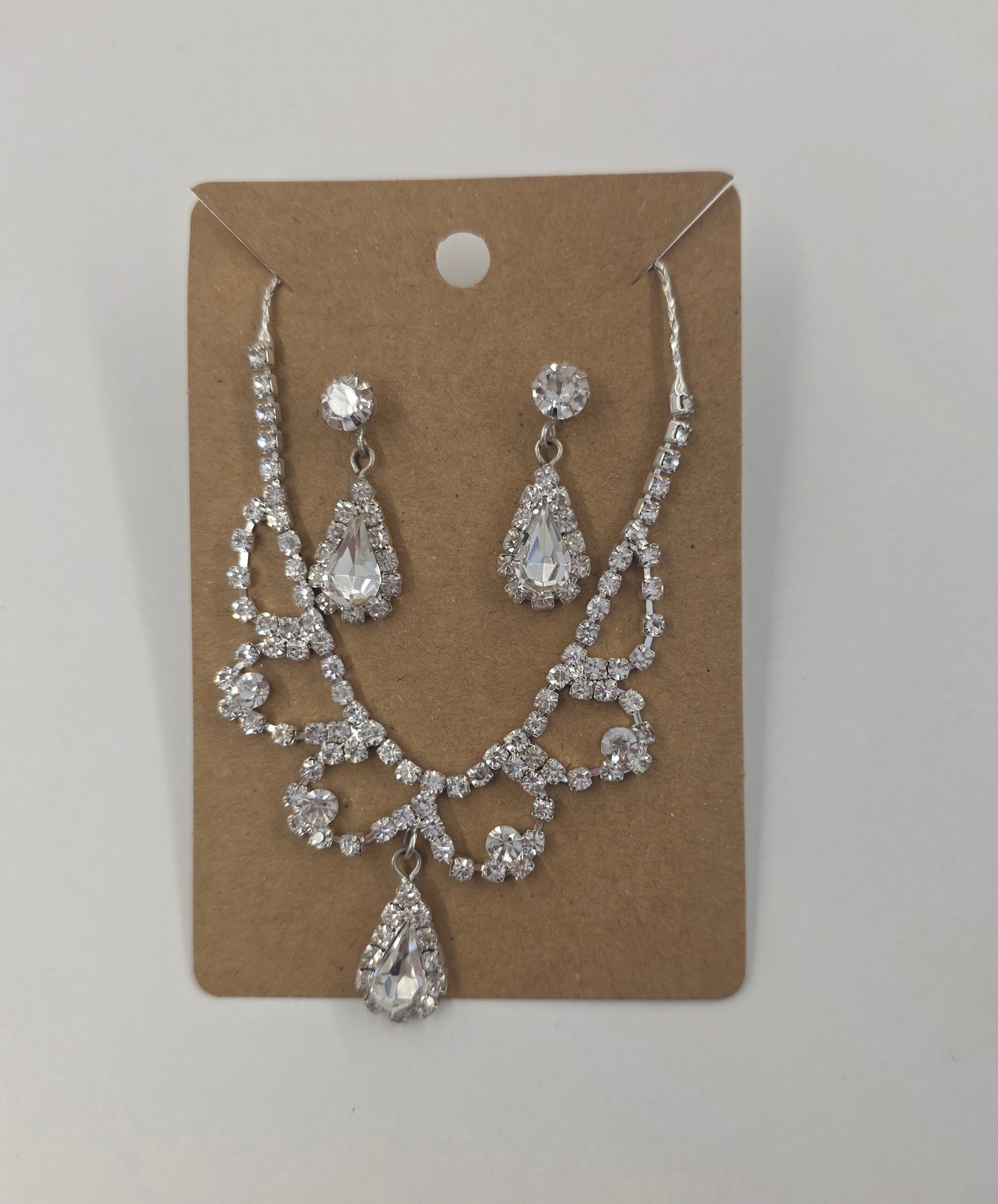 Silver / Tear drop necklace, earrings set