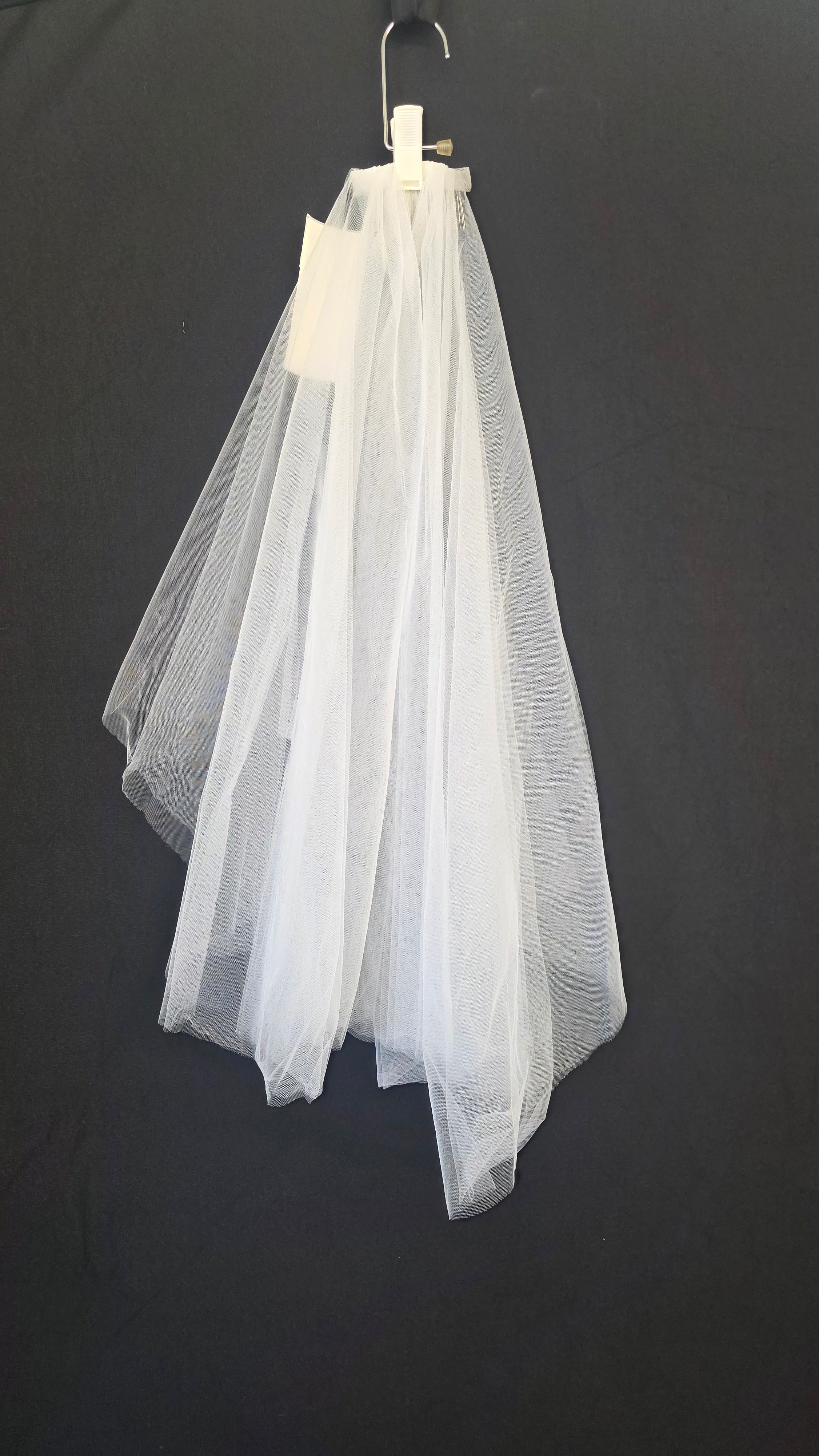 Ivory / Tulle Veil, Shoulder Length