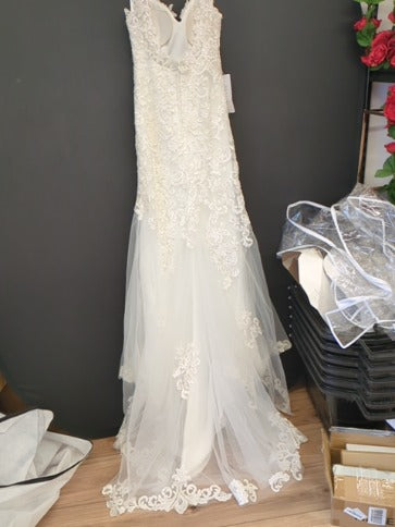 Diamond White Azazie Wedding Dress, 4